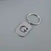 Venta Caliente de Productos Nuevos Transfronterizos 26 Letras Inglesas Huecas de Acero de Titanio Sin Decoloración Accesorios de Joyería Llavero 26 Letras