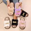 Pantuflas de felpa transfronterizas para mujer, invierno, exterior, interior, suela gruesa, hogar, esponjosas, algodón posparto