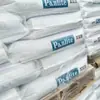 Os grânulos de matéria-prima PCL-1250Y são partículas de policarbonato de alta transparência e resistência ao impacto usadas na moldagem por injeção para componentes elétricos.