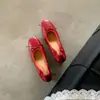 Coleção Outono 2026 Novo Estilo Francês Clássico Versátil Bico Redondo Boca Rasa Elegante Laço Sapatilhas para Mulheres
