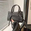Niche Design High-end Sense Bag Feminino 2024 Novo Britânico Retro Motocicleta Requintado Pequeno Quadrado Bolsa All-match Crossbody Bag