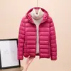Jaqueta de Penas Feminina Transfronteiriça 2026 Novo Estilo Curto Leve Espessada Quente Slim-Fit Estilo Coreano Penugem de Pato Branco Casaco de Moda