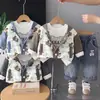 Conjunto de ropa de otoño para niños, ropa nueva y elegante para bebés, conjunto de tres piezas con capucha y mangas largas de dibujos animados para niños pequeños e infantes