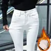 Calça Jeans Feminina Forrada com Fleece 2025 Inverno Novo Cintura Alta Preta Espessada Roupa Exterior Elástica Skinny Ajustada