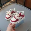 Tênis de Lona para Crianças Pequenas 2025 Primavera e Outono Novo Estilo Sapatos de Menina Sola Macia Casual para Meninos Antiderrapante Respirável Tênis Bebê