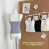 Camisola de encaje con paneles de lyocell cepillado de tirantes finos para otoño e invierno para mujer con copas, corte ajustado y hermoso diseño en la espalda