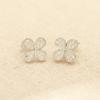 Pendientes Clásicos Europeos y Americanos Incrustados de Diamantes Versátiles de Trébol de Cuatro Hojas en Dos Tonos Oro y Plata Pendientes Pequeños Elegantes con Baño de Oro Estilo Fragante para Mujer