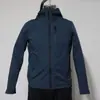 Chaqueta rígida para exteriores, estilo hombre, adecuada para primavera y otoño, impermeable y cortavientos, con un diseño estilo Bata