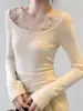 Top de mujer de ajuste slim, favorecedor, estilo suave, color albaricoque para ir al trabajo, principios de primavera 2026, base de jacquard de encaje calado con cuello redondo grande