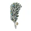 Broche de Lujo Ligero de Cobre Microincrustado con Circonita Perla Natural Adorno de Pluma Hueca de Hoja Accesorio para Chaqueta de Traje de Alta Gama para Mujer