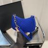 2024 Pingente de Bola de Pelo Rombóide Contraste de Cores Leve Simples Moda Estilosa Bolsa de Ombro Portátil para Axila Pequena Quadrada Bolsa Feminina