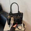 Bolsa Balde Portátil Tendência Versátil Feminina 2025 Nova Moda Casual Bolsa de Ombro Bolsa de Mão Toque de Alto Padrão para Mulheres