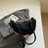 Bolsa Retro Fosca para Mulheres, Grande Capacidade, Novo Design de Nicho Outono e Inverno 2025, Bolsa de Ombro Único Transversal, Bolsa Dumpling para o Dia a Dia
