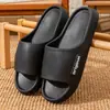 Pantuflas de Suela Gruesa con Sensación de Pisar Heces para Hombre, Nuevo Modelo Verano 2026, Sandalias Antideslizantes Silenciosas para Baño de Casa en Interiores para Pareja