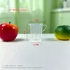 Taza medidora de plástico con tapa y escala en stock, especializada para tiendas de té de burbujas, jarra medidora doméstica de grado alimenticio, resistente a altas temperaturas