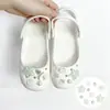 Accesorios para zapatos Croc, piezas para armar tú mismo, flores metálicas tridimensionales de lujo ligero con diamantes y perlas, hebillas de zapato desmontables, decoración de superficie de zapato