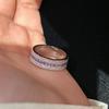 Anel de Ano Zodiacal Vintage com Corindo Vermelho e Diamante Artesanato Pesado Luxo Leve Anel para Dedo Indicador Rosa com Três Fileiras de Diamantes e Rubis