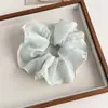 Scrunchie de organza estilo coreano para primavera/verão com acabamento contrastante, um acessório de cabelo sofisticado e elegante para mulheres, perfeito para rabos de cavalo baixos, apresentando um delicado design de malha