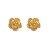 Aretes pequeños de flor de rosa simple tridimensional chapados en oro de 14K frescos y dulces, temperamento, aretes diarios para ir al trabajo, cadena de suministro para mujeres
