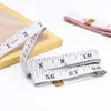 Al por mayor en stock Cinta métrica suave de plástico colorida de 1.5 m para busto y cintura, Mini cinta métrica para ropa, Cinta de medidas corporales