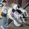 Nuevos zapatos deportivos de primavera y otoño para niños, zapatos tipo dad de malla simple, zapatos infantiles para niñas, zapatos casuales de suela blanda, modernos