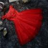 Vestido de Dama de Honor 2026 Nuevo Estilo Un Hombro Banquete de Novia Anfitrión Atado Vestido de Actuación Vestido Corto Rojo Femenino A5