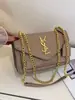 Bolsa Pequena de Couro Patente Estilo Francês de Luxo Leve para Mulheres, Novo Modelo 2026, Bolsa de Ombro com Corrente Texturizada Versátil, Bolsa Quadrada Pequena de Ombro, Bolsa Transversal