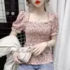 Nuevo estilo diseño francés nicho dulce todo-partido cuello cuadrado oreja de madera pequeño floral gasa jersey manga corta top para mujer