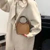 Bolsa Saco Casual e Estilosa de Design de Nicho, Bolsa de Ombro Texturizada da Moda e Tendência, Bolsa Transversal Feminina Outono/Inverno 2025