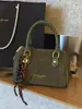 Bolsa de Mão Estilo de Rua Bolsa Boston 2025 Novo Estilo Fashionável Compacta Texturizada Moda Transversal de Ombro para Mulheres