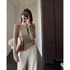 Estilo popular: una camiseta de manga larga de color liso, holgada y que estiliza, con un bajo con volantes, perfecta para usar sola o como capa interior.; nuevo para otoño 2026
