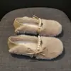 Otoño Invierno 2026 Nuevo Estilo Popular de Celebridad de Internet Zapatos de Piel Sintética con Perlas para Mujer Mocasines Cálidos con Forro de Terciopelo Botas de Nieve Zapatos de Algodón Calientes