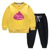 Traje de suéter para niños otoño e invierno 2023 estilo occidental nuevo traje cálido de invierno acolchado de terciopelo de manga larga para niños grandes