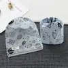 Nuevo conjunto de dos piezas de bufanda gorro de felpa de una sola capa para niños, gorro de algodón con estampado, sombrero cortavientos con protección para los oídos para primavera y otoño