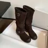 Estilo Mismo de Celebridad de Internet Blogger Hebilla Piel de Vaca Completa Botas de Caballero 2026 Otoño Invierno Chunky Tacón Medio Punta Redonda Caña Alta Botas Largas Mujer