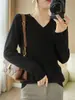 Suéter de punto para mujer con cuello en V de algodón puro, simple, agradable para la piel, transpirable, con un cuello suave, perfecto para primavera y otoño, y versátil como capa interior