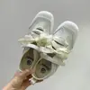 Tênis de treino alemães super bonitos estilo balé para mulheres, sapatos baixos da moda com bico quadrado pequeno, modelo primavera 2026, sola macia, sapatos casuais confortáveis