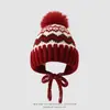 Gorro de lana para niños de comercio exterior, gorro de punto jacquard estilo americano con tres pompones, gorro pullover estilo coreano para proteger las orejas para niños mayores, cálido para niños