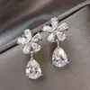 Pendientes Colgantes Flor de Cinco Pétalos Little Red Book con Diamantes, Pendientes Brillantes, Regalos de Fiesta Clásicos y Versátiles, Festivos Elegantes