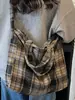 2025 Bolso Tote Nuevo de Gran Capacidad para Viajes Diarios Bolso de Hombro Popular a Cuadros Bolso Cruzado de Estilo Occidental de Nicho para Estudiantes y Viajes Diarios