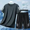 Traje Deportivo de Secado Rápido con Sensación de Hielo para Hombre, Estilo Delgado de Verano, para Correr y Fitness, Malla de Seda de Hielo de Alta Elasticidad, Pantalones Cortos de Manga Corta