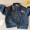 Chaqueta de Mezclilla Suave para Niños Niños 2026 Primavera y Otoño Nuevo Estilo Cárdigan para Niños Pequeños con Costuras de Contraste Bloques de Color Chaqueta de Mezclilla para Bebés Niñas Elegante