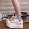 Zapatillas blancas de suela gruesa para mujer, color blanco lechoso, para aumentar la altura, súper populares para la primavera y el otoño de 2026, zapatos versátiles para mujer, zapatillas para estudiantes, mocasines
