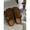Sapatos femininos estilo Birkenstock retrô, novos tamancos casuais de bico fechado para o outono de 2026, calçados femininos versáteis e modernos