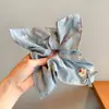 Pañuelo Cuadrado Pequeño Floral para el Cabello, Cuerda para el Cabello Estilo Girly, Goma para el Cabello de Chica Dulce, Nuevo Estilo 2025 Accesorio para el Cabello, Estilo Perezoso