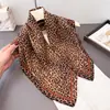 Pañuelo pequeño cuadrado de mezcla de algodón y lino, estilo retro de Hong Kong, estampado de leopardo, terciopelo sintético, patrón de espiga, pañuelo para la cabeza, chal, bufanda decorativa para el cuello y bufanda