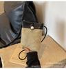 Bolsa de Celular com Design de Nicho Ins de Verão 2026 Nova Tendência Bolsa Transversal para Celular Pequena de Palha Trançada