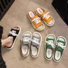 Zapatos Blancos sin Cordones 2026 Estilo Nuevo Súper Caliente Zapatos de Lona Populares con Suela Gruesa para Mujer Mocasines de Verano Cerrados