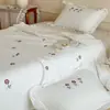 Colcha Bordada de Renda em Algodão Lavado com Areia Estilo Coreano Conjunto de Três Peças Lençol de Cama Espesso Acolchoado 100% Algodão Lavável à Máquina para Tatame
