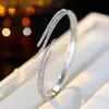 Pulsera de Moda de Lujo Ligero con Circonita Completa de Venta Caliente Transfronteriza, Nueva Joyería Versátil de Pareja Personalizada Simple de Alta Gama de Moda